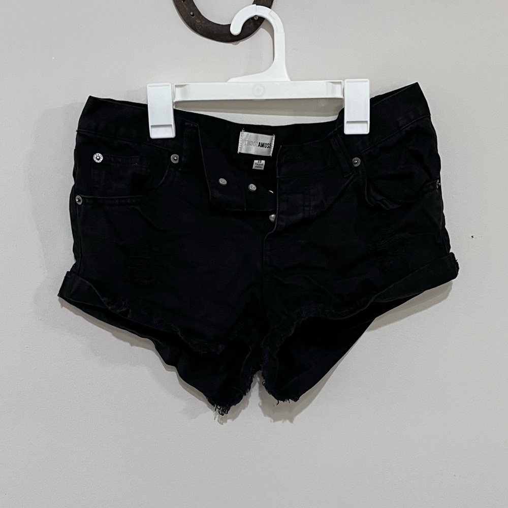 MAKE OFFERS Amuse society black shorts